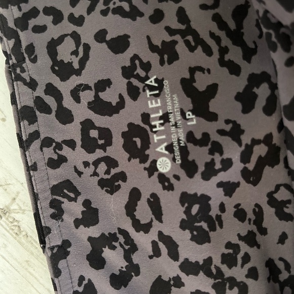 Athleta Cheetah Leopard Print Leggings Large Petite - Picture 7 of 9
